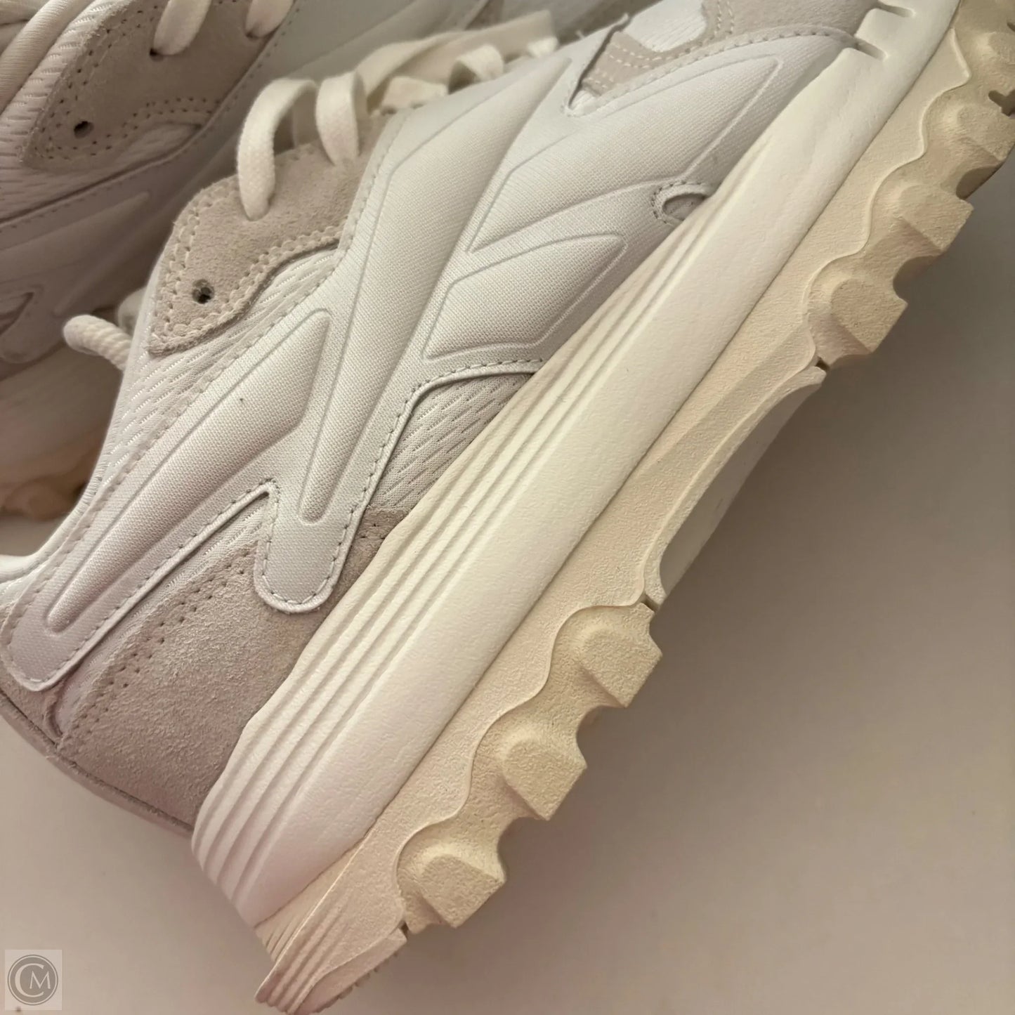 Shoes Athletic By Reebok In Cream, Size: 7