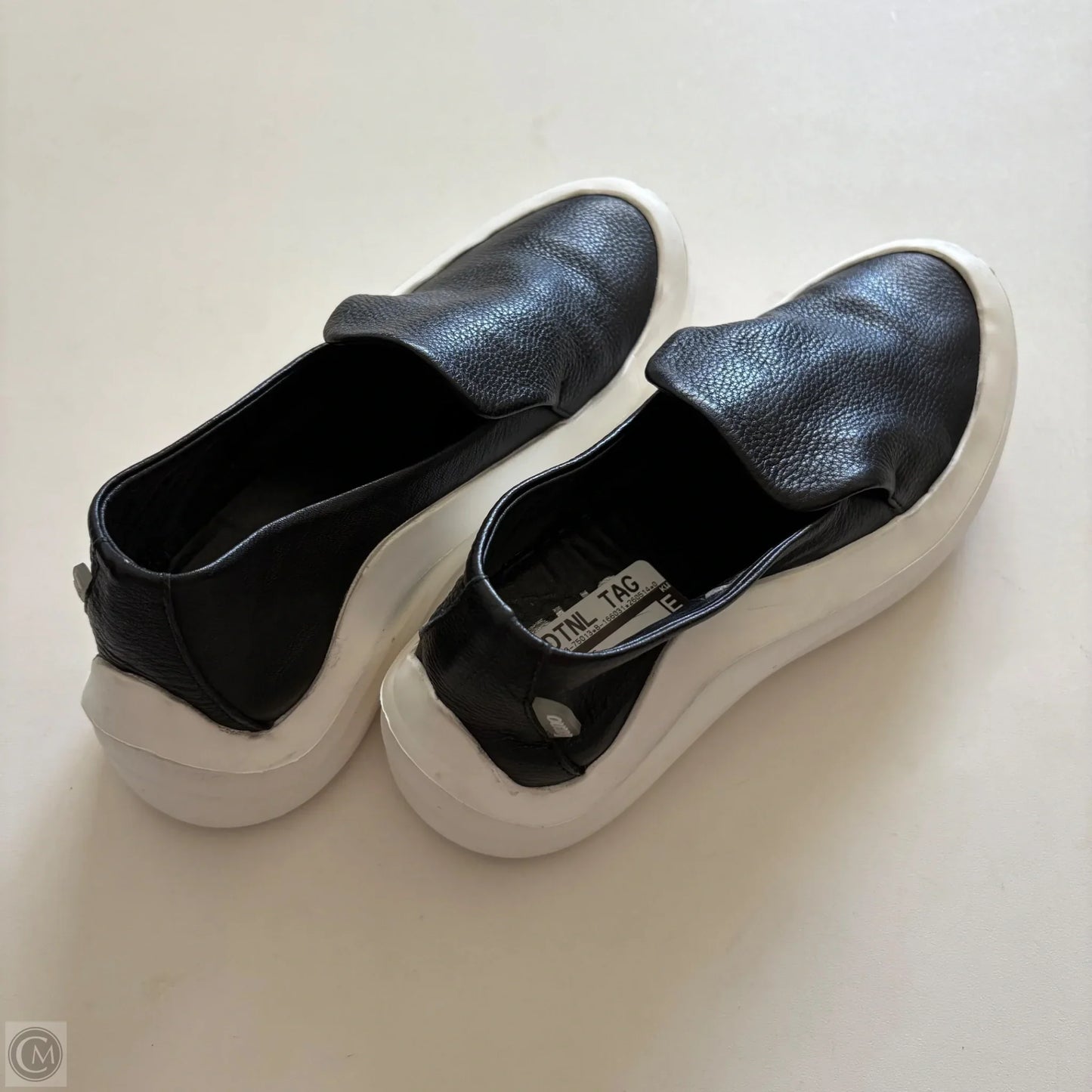 Shoes Flats By Bueno In Black, Size: 5.5
