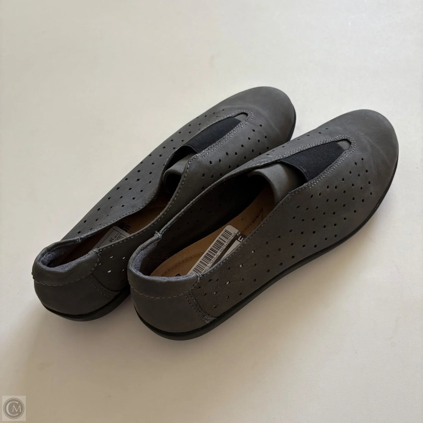 Shoes Flats By Clarks In Grey, Size: 10