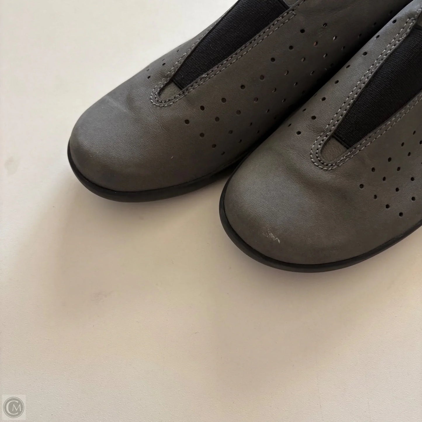 Shoes Flats By Clarks In Grey, Size: 10