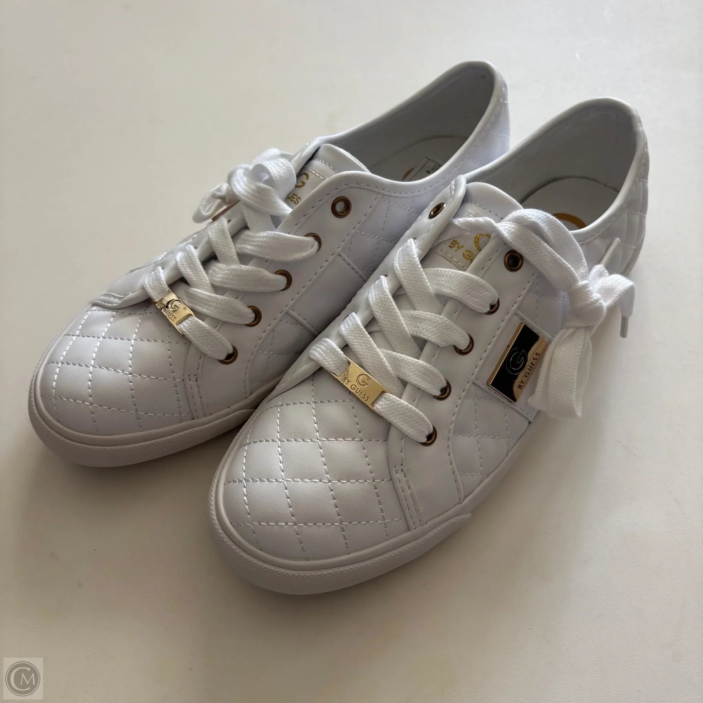 Shoes Athletic By Guess In White, Size: 9