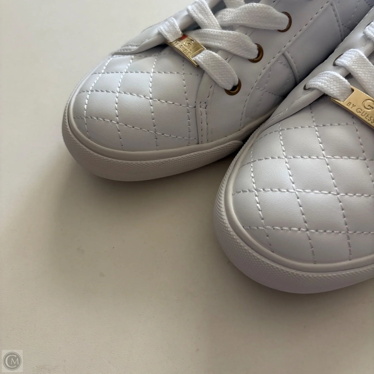 Shoes Athletic By Guess In White, Size: 9