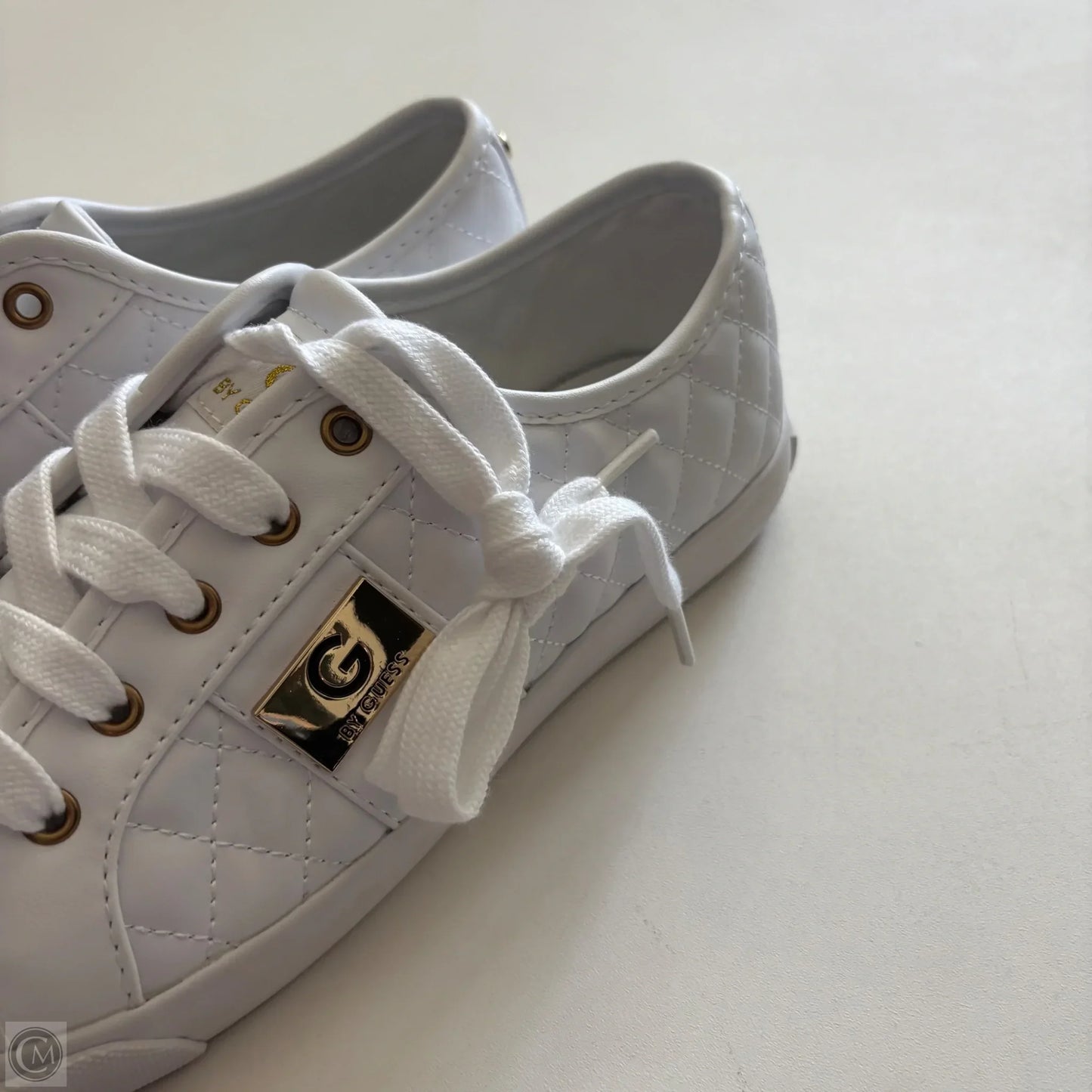 Shoes Athletic By Guess In White, Size: 9