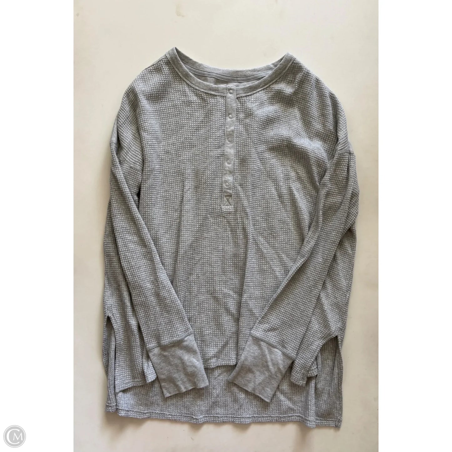 Top Long Sleeve By Offline In Grey, Size: S