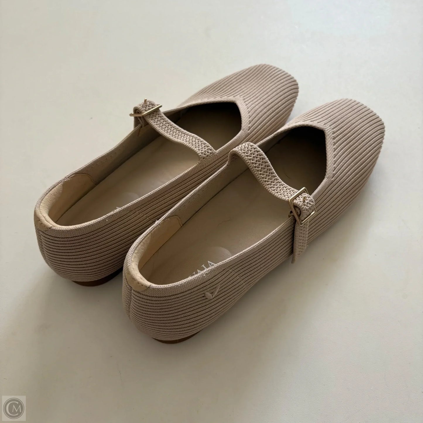 Shoes Flats By Vivaia In Beige, Size: 9