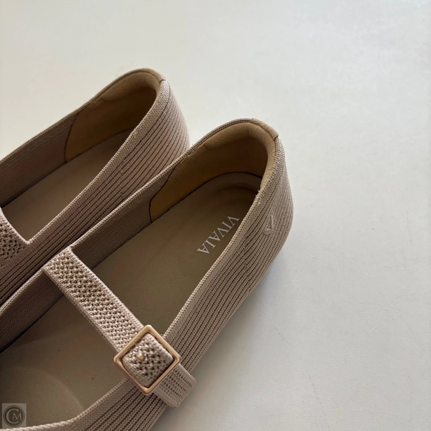 Shoes Flats By Vivaia In Beige, Size: 9