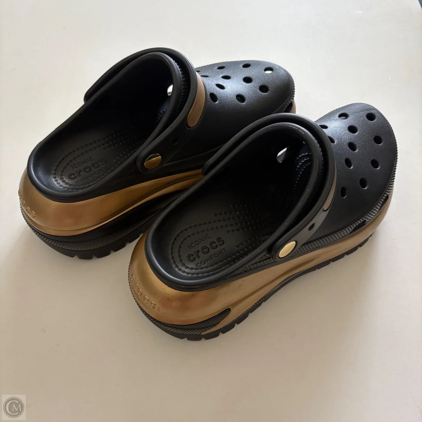 Shoes Sneakers Platform By Crocs In Black & Gold, Size: 8