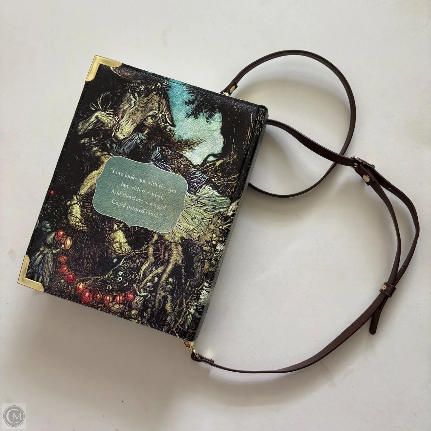 Crossbody By well read, Size: Large