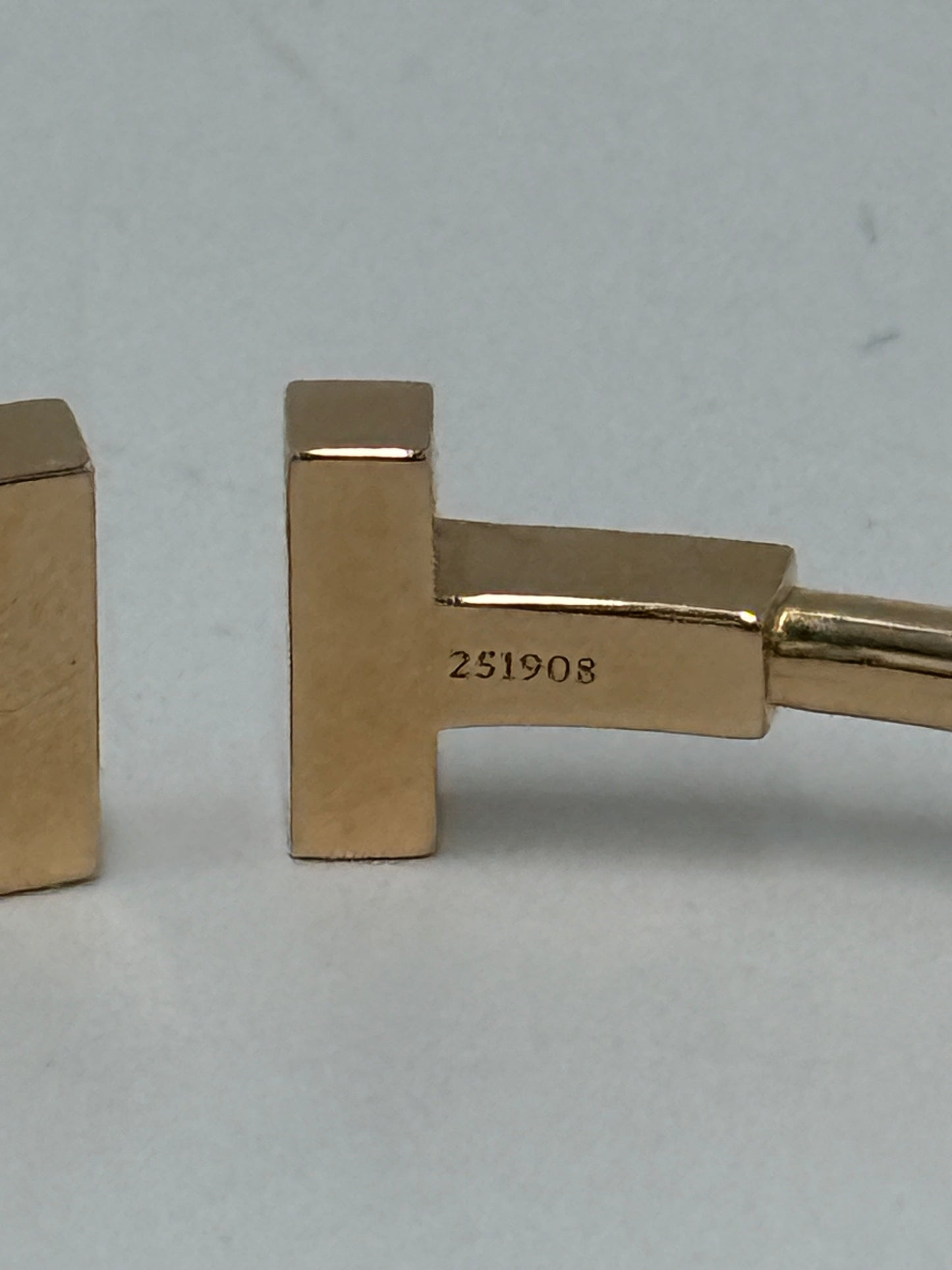 Tiffany And Company 18K Rose Gold T Wire Luxury Designer Bracelet