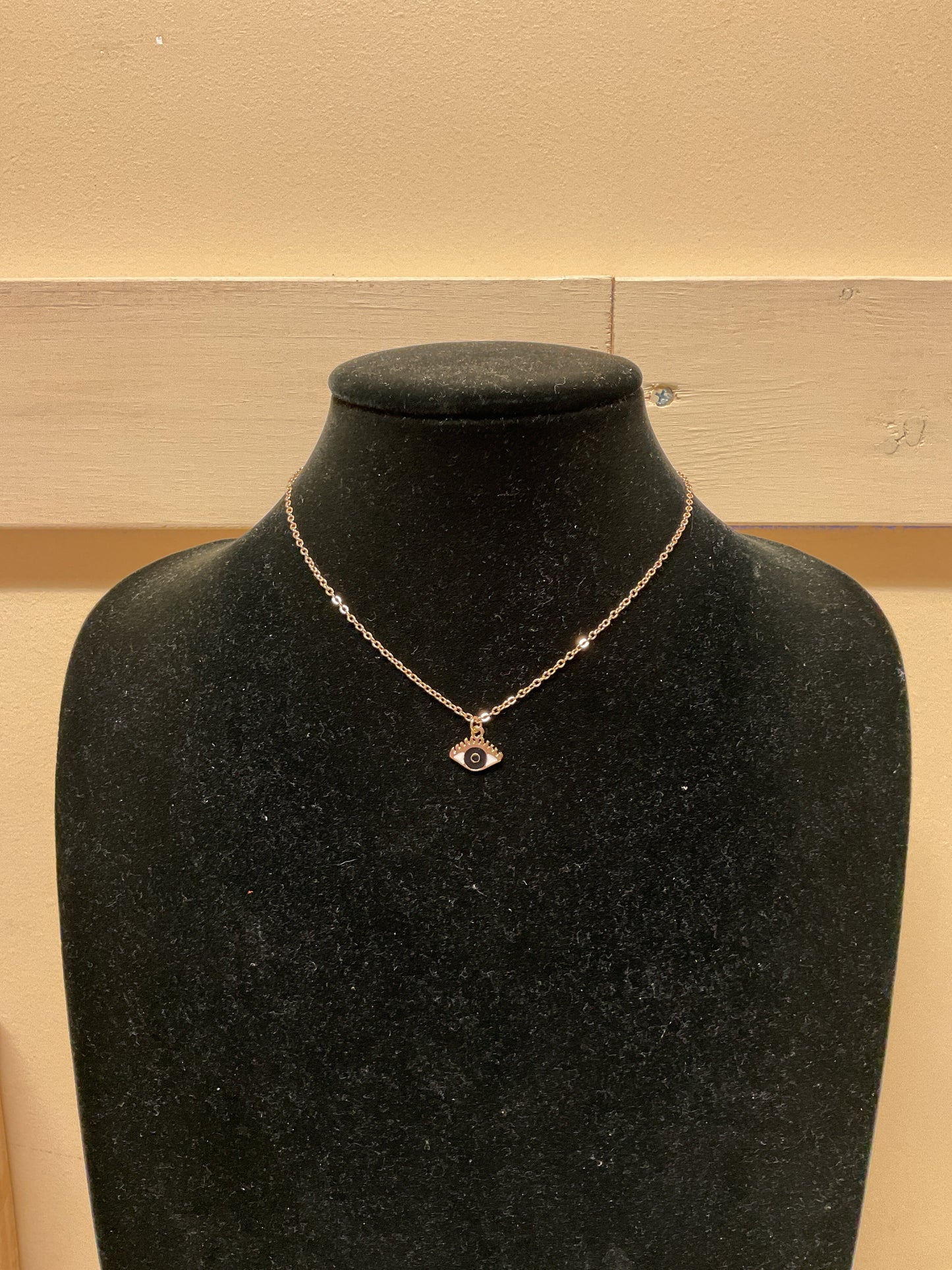 Necklace Charm By Clothes Mentor In Gold