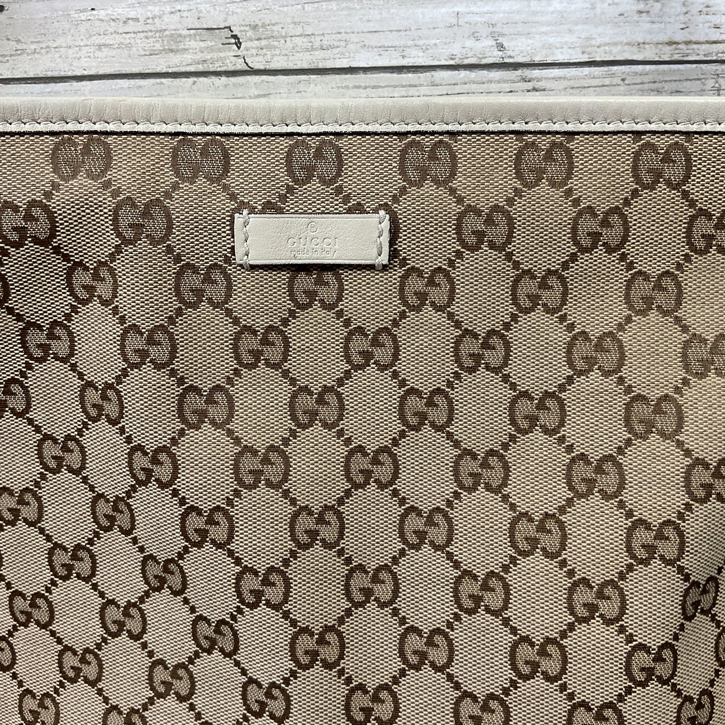 Crossbody Luxury Designer By Gucci In Cream & White, Size:Large