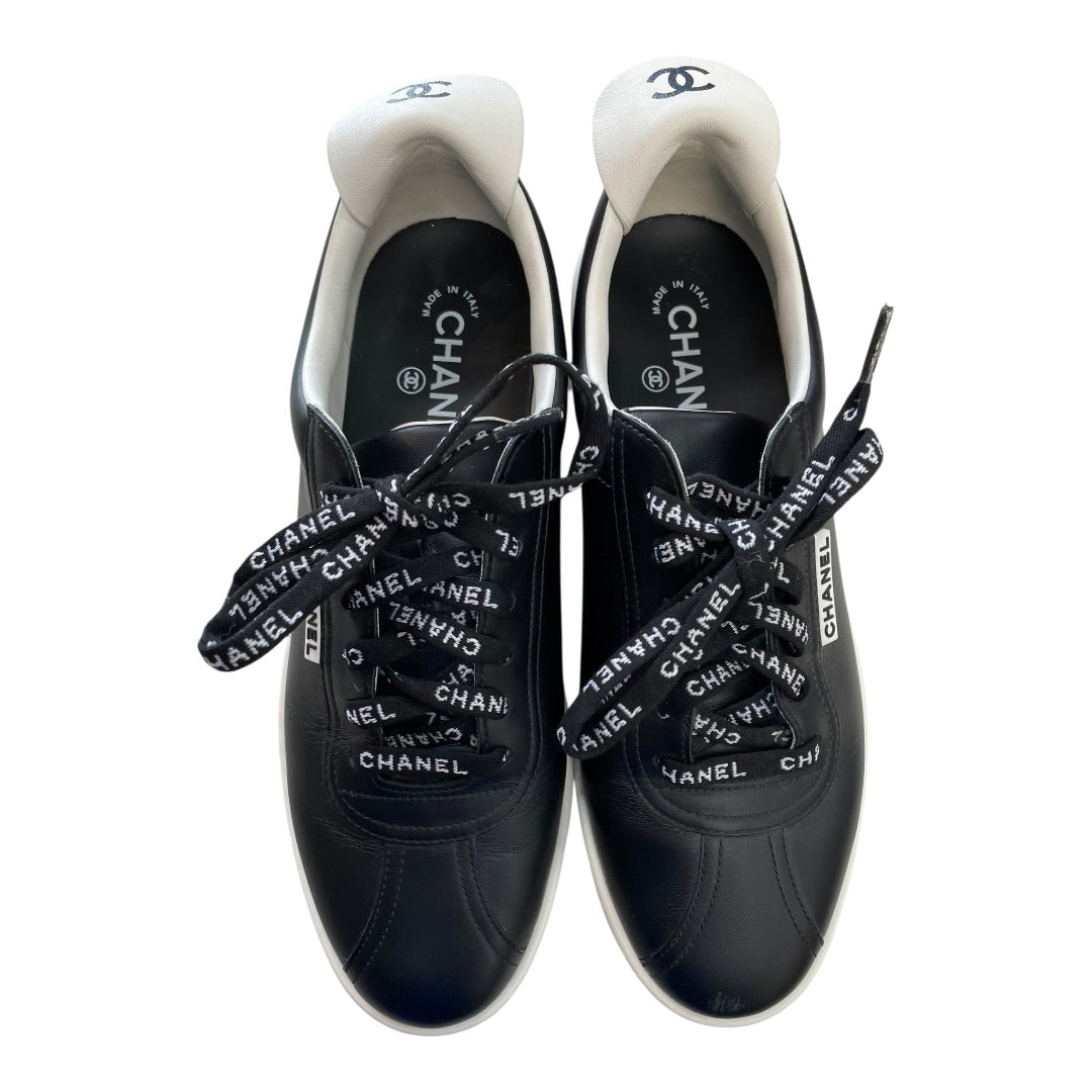 Shoes Luxury Designer By Chanel In Black & White w/ Box Size: 39.5