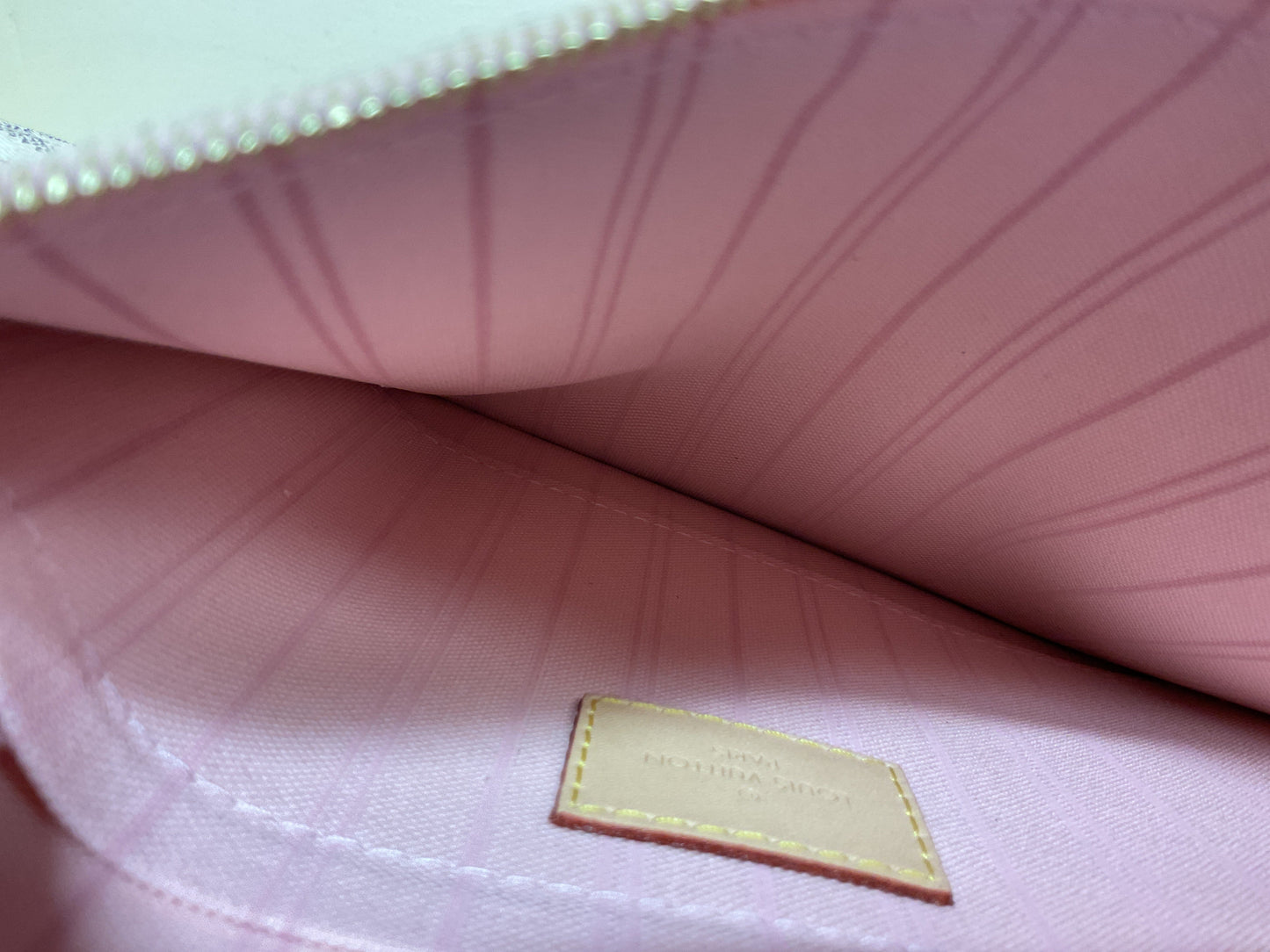 Handbag Luxury Designer By Louis Vuitton In Grey & White, Size:Large