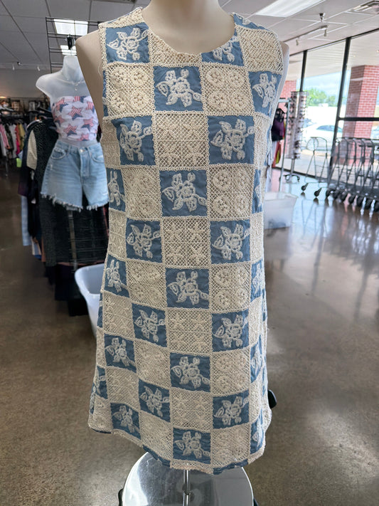Dress Casual Short By Clothes Mentor In Blue & Cream, Size:L