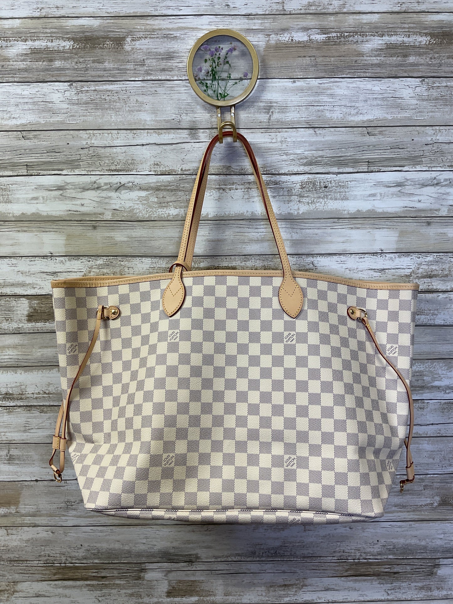 Handbag Luxury Designer By Louis Vuitton In Grey & White, Size:Large