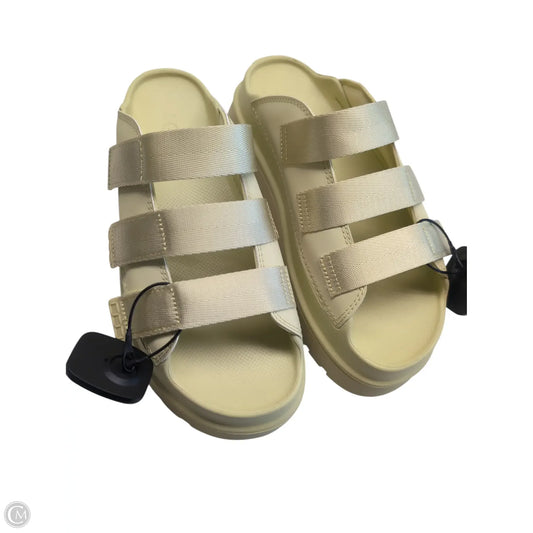 Shoes Designer By Ugg In Green, Size: 10