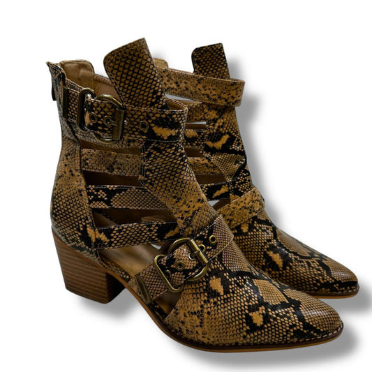 Boots Ankle Heels By Clothes Mentor In Snakeskin Print, Size: 10