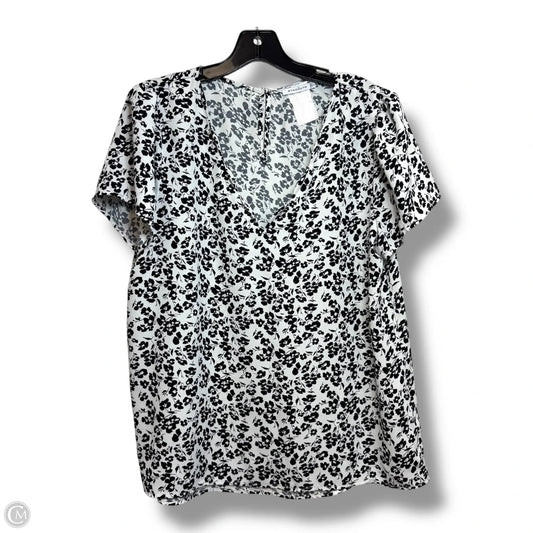 Top Short Sleeve By Staccato In White, Size: L