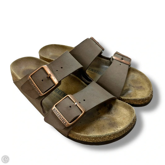 Sandals Flats By Birkenstock In Brown, Size: 7
