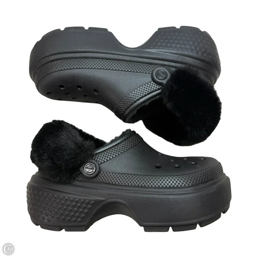 Shoes Flats By Crocs In Black, Size: 8