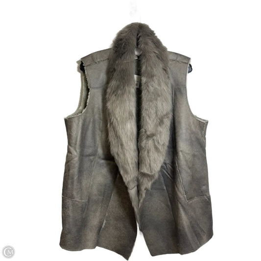 Vest Faux Fur & Sherpa By Cato In Grey, Size: 22