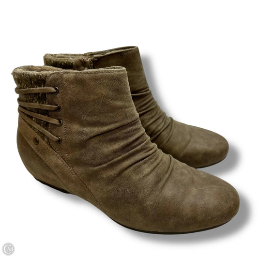 Boots Ankle Flats By Bare Traps In Tan, Size: 9.5