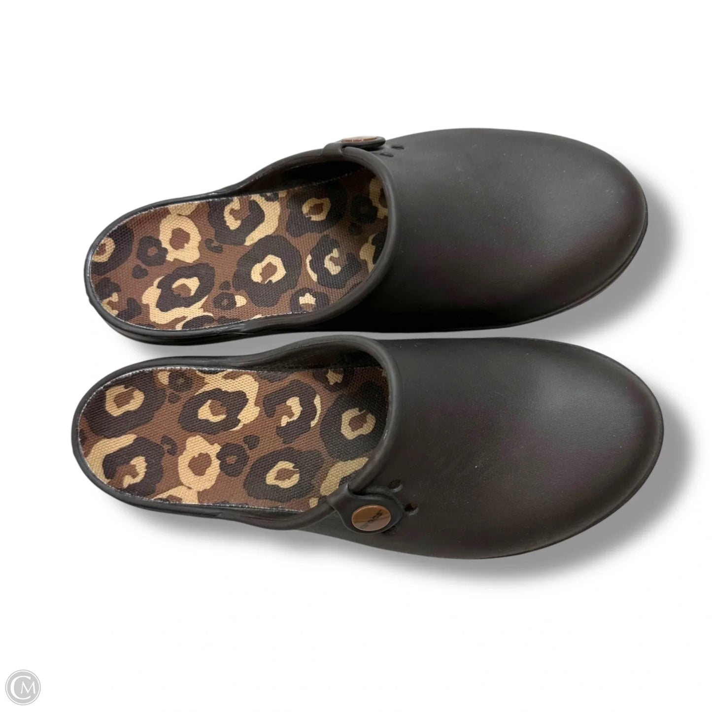 Shoes Flats By Crocs In Brown, Size: 8