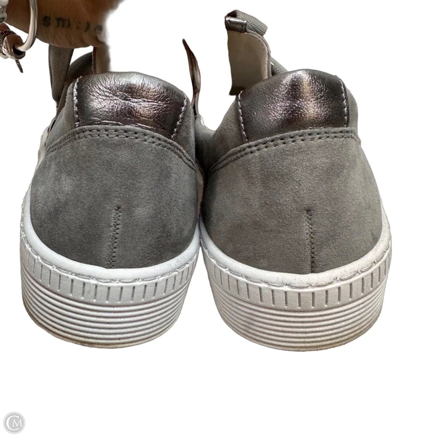 Shoes Flats By Cma In Grey, Size: 5.5