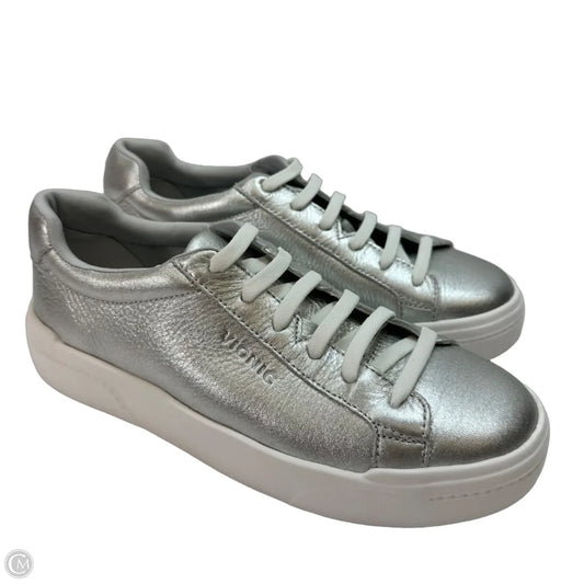 Shoes Sneakers By Vionic In Silver, Size: 7