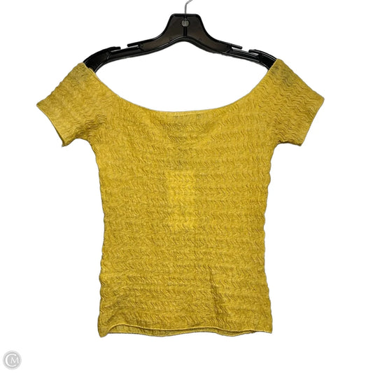 Top Short Sleeve By Zara In Yellow, Size: S