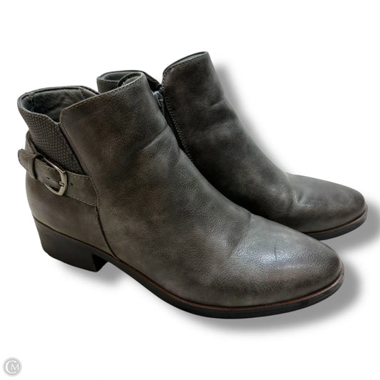 Boots Ankle Flats By Bare Traps In Grey, Size: 9