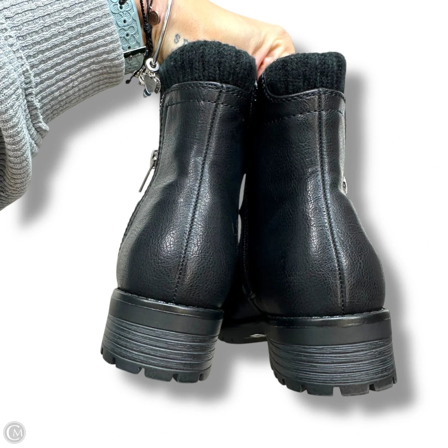 Boots Ankle Flats By Bare Traps In Black, Size: 6.5