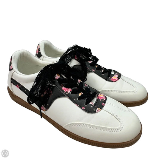 Shoes Sneakers By Clothes Mentor In Black & White, Size: 9