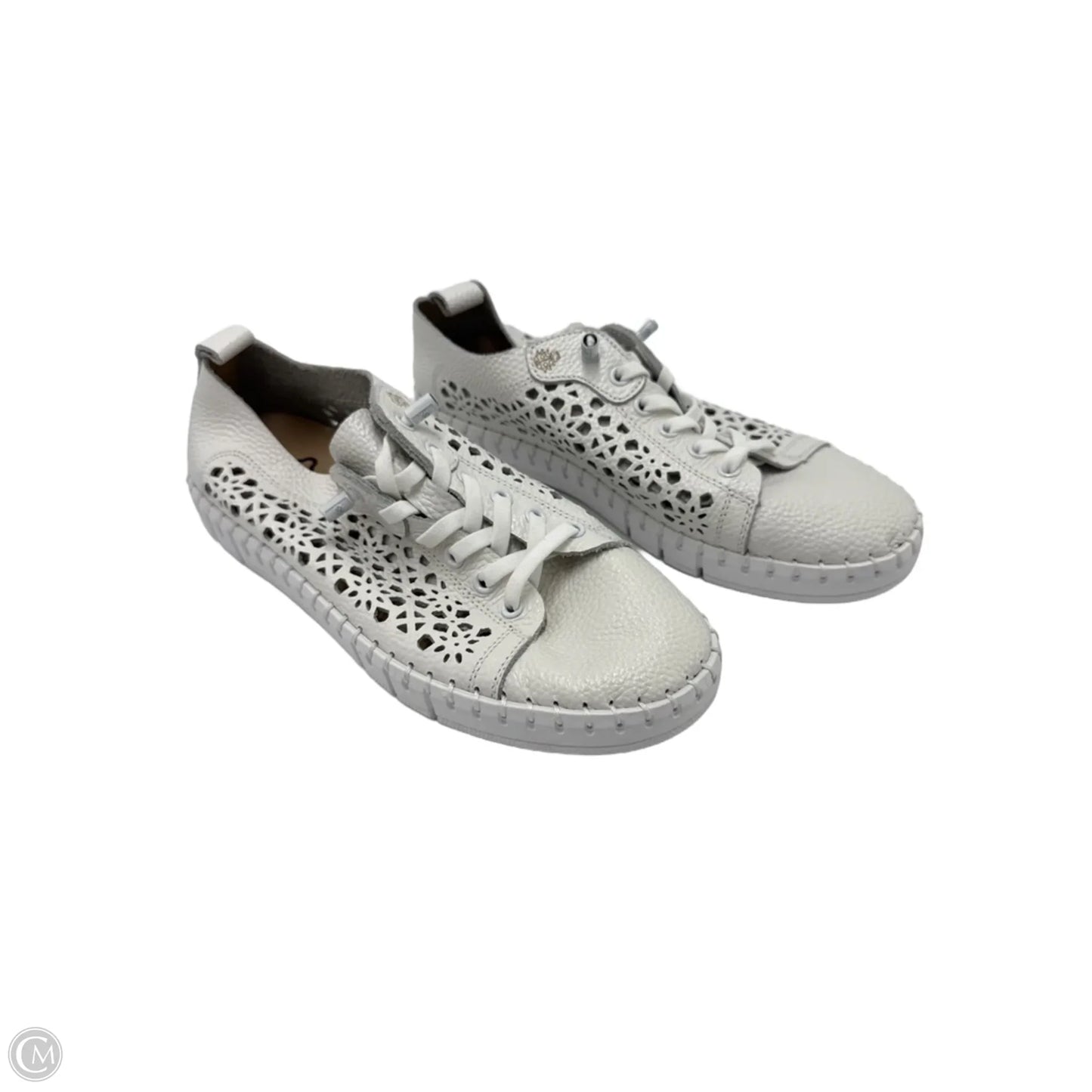 Shoes Sneakers By Yokona In White, Size: 7.5