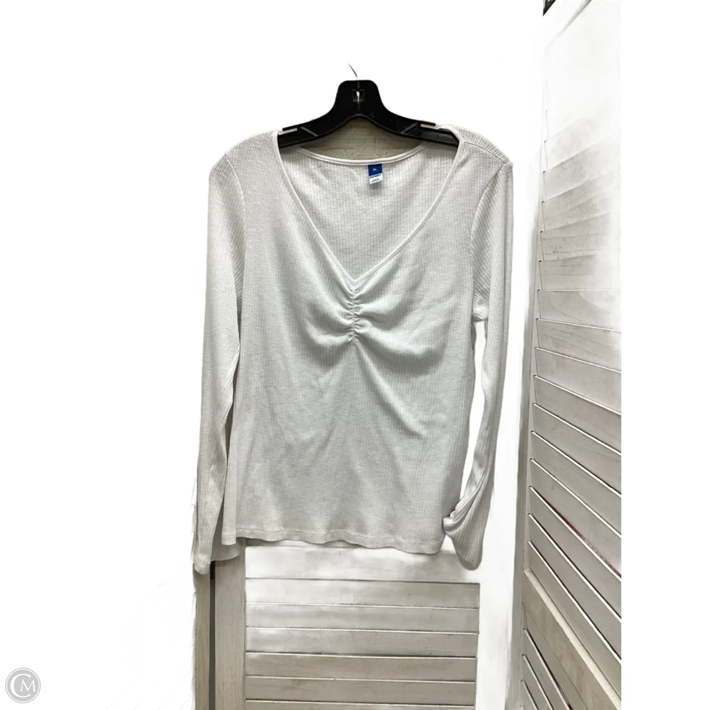 Top Long Sleeve By Old Navy In White, Size: Xl