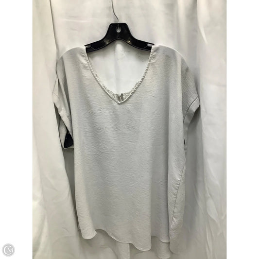 Top Short Sleeve By She + Sky In Grey, Size: Xl
