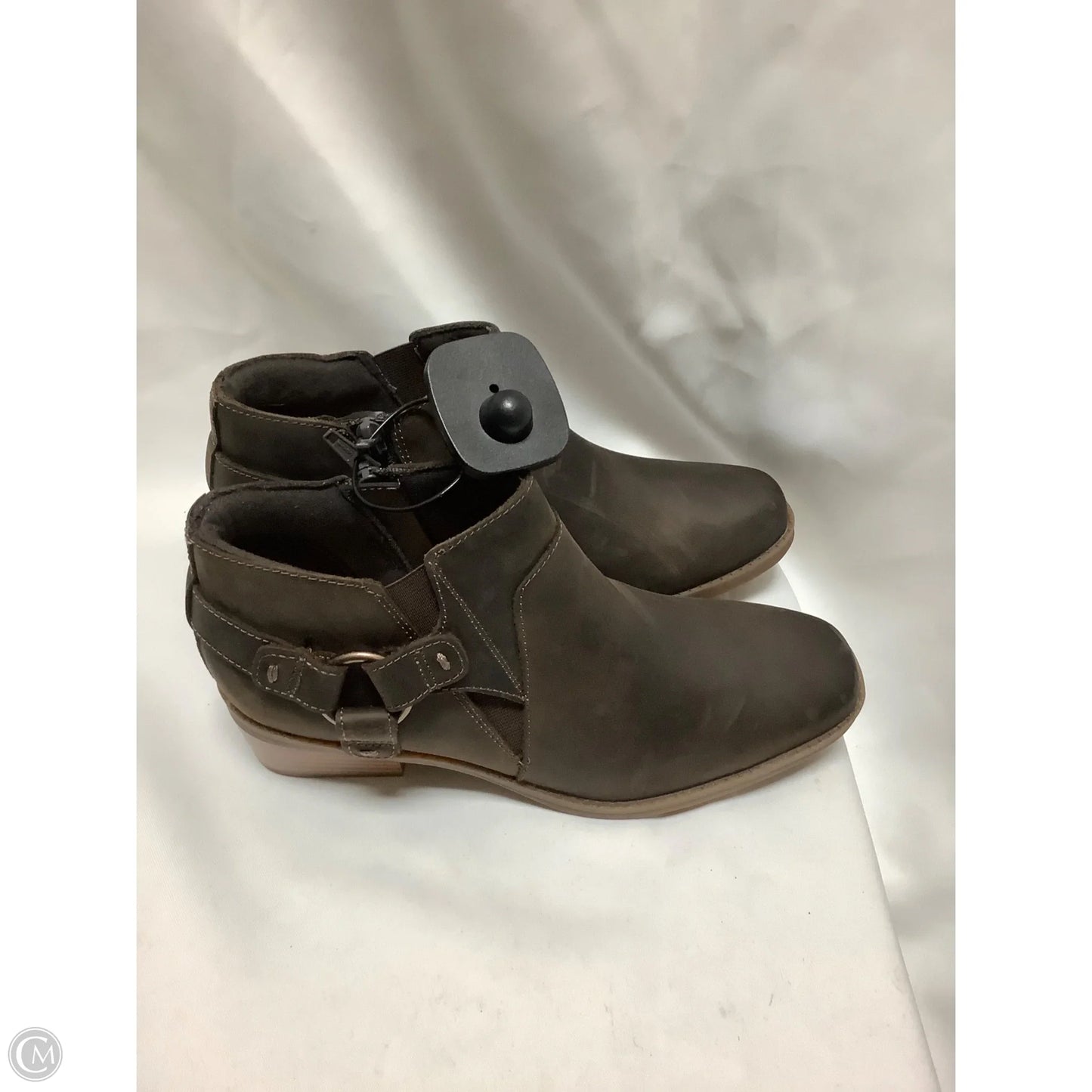 Boots Ankle Flats By Clarks In Brown, Size: 6