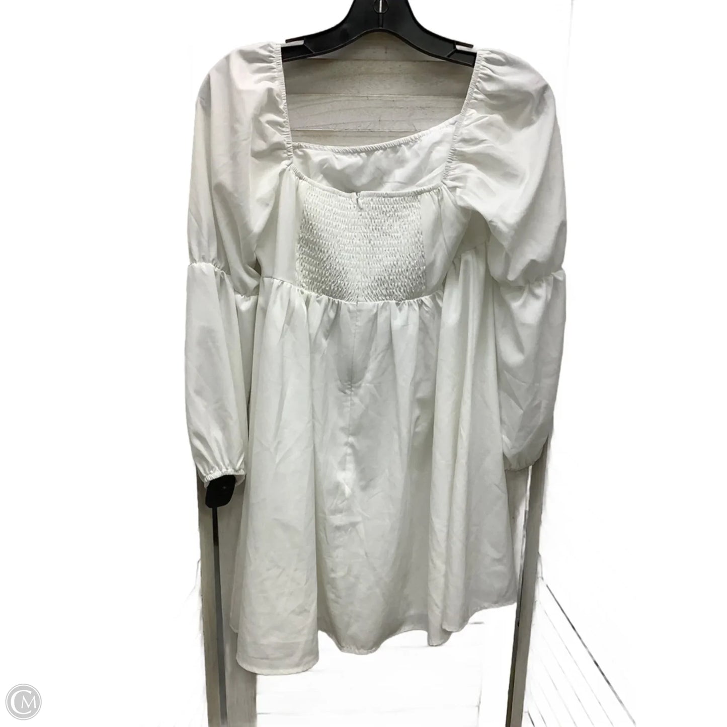 Dress Casual Short By Clothes Mentor In White, Size: S