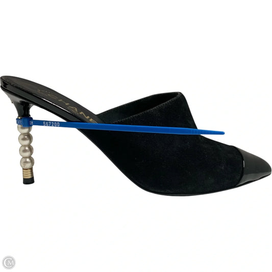 Shoes Luxury Designer By Chanel In Black, Size: 8