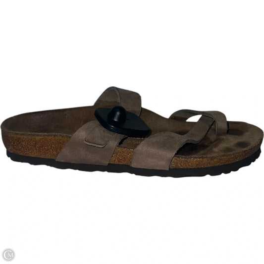 Sandals Flats By Birkenstock In Beige, Size: 6