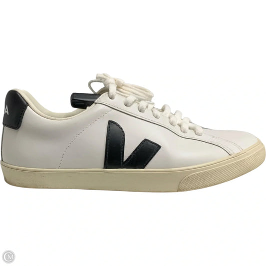 Shoes Sneakers By Veja In Black & White, Size: 7