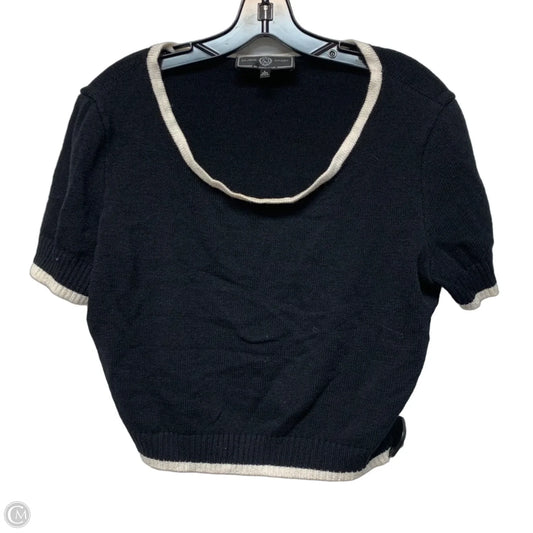 Top Short Sleeve Designer By St. John In Black, Size: L