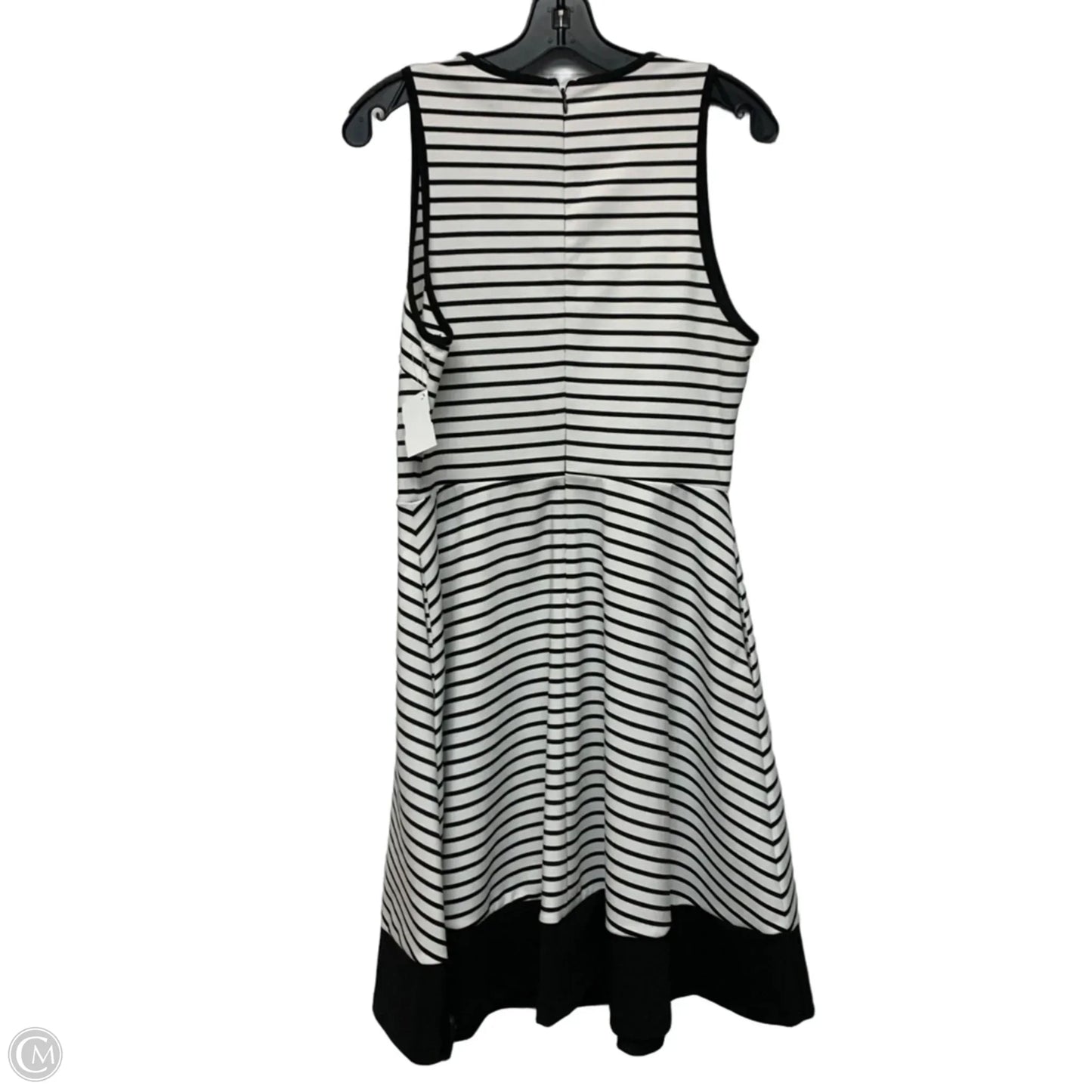 Dress Casual Short By Nicole Miller In Black & White, Size: L