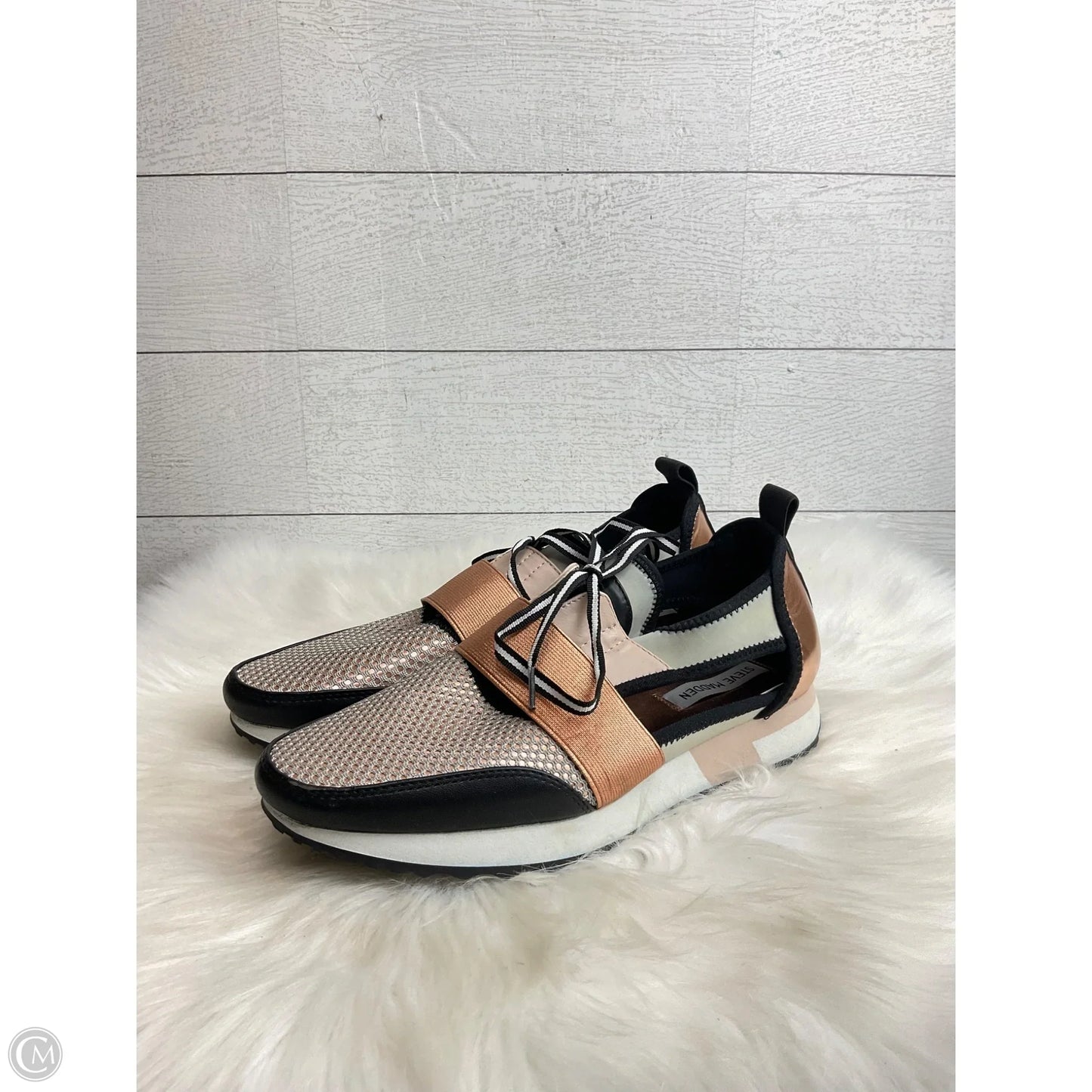 Shoes Sneakers By Steve Madden In Rose Gold, Size: 9.5