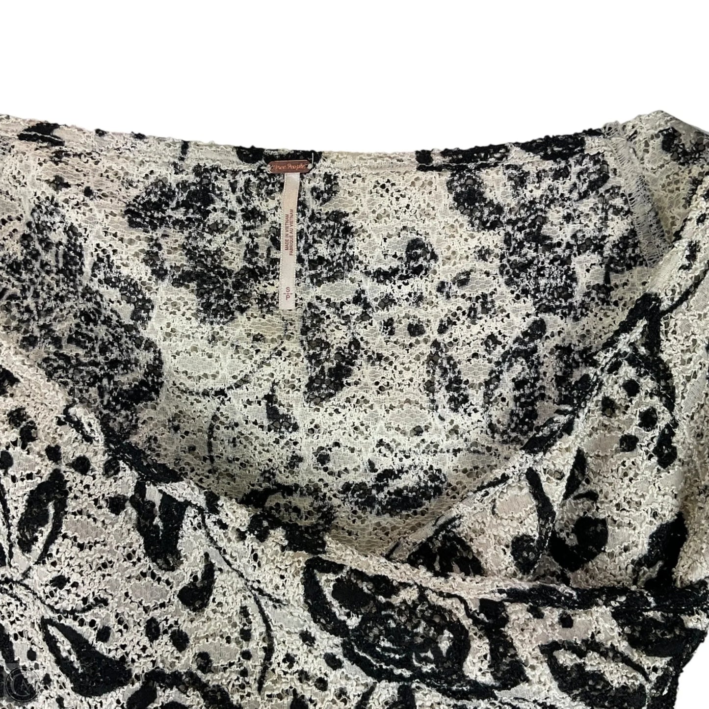 Top Long Sleeve By Free People In Black & White, Size: S