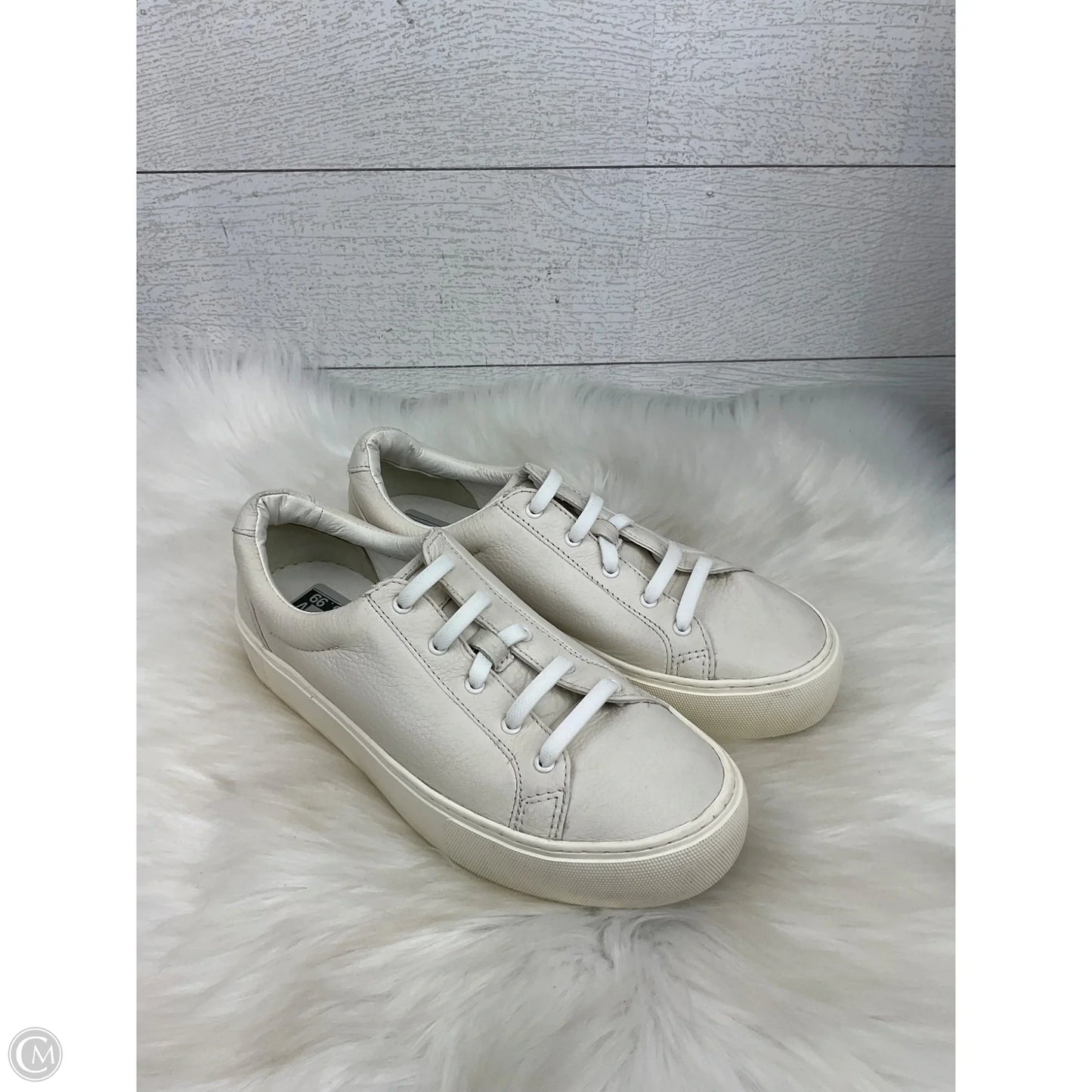 Shoes Designer By Ugg In White, Size: 7.5