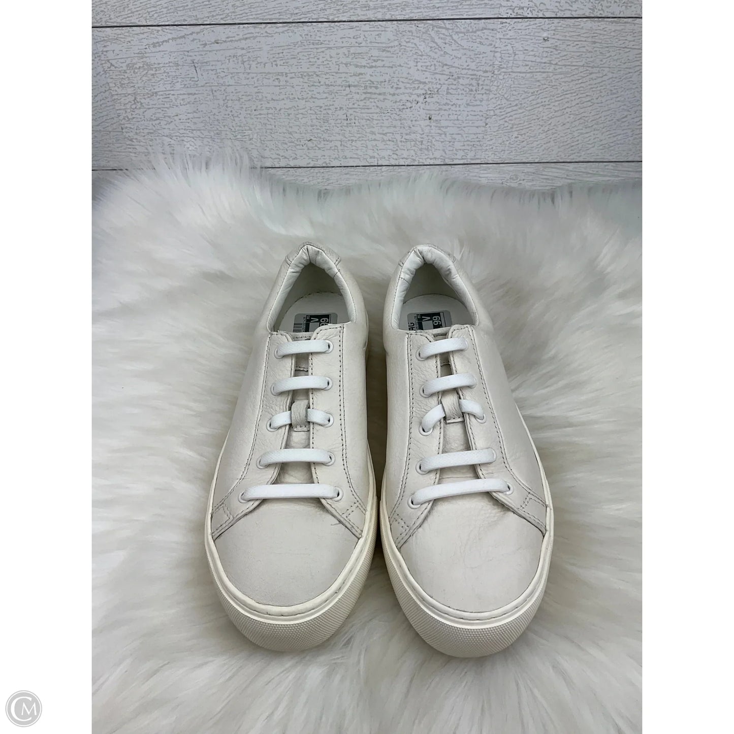 Shoes Designer By Ugg In White, Size: 7.5