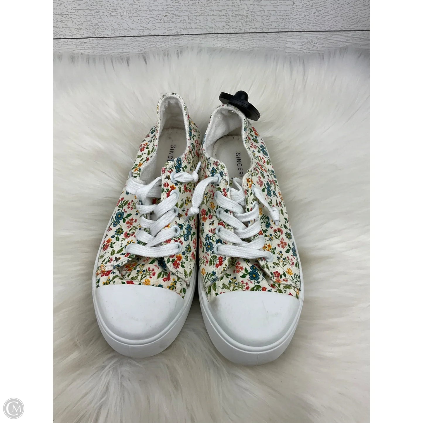 Shoes Sneakers By Sincerely Jules In Floral Print, Size: 8