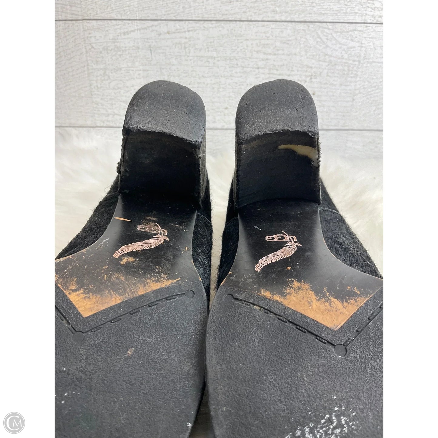 Boots Designer By Ugg In Black, Size: 8