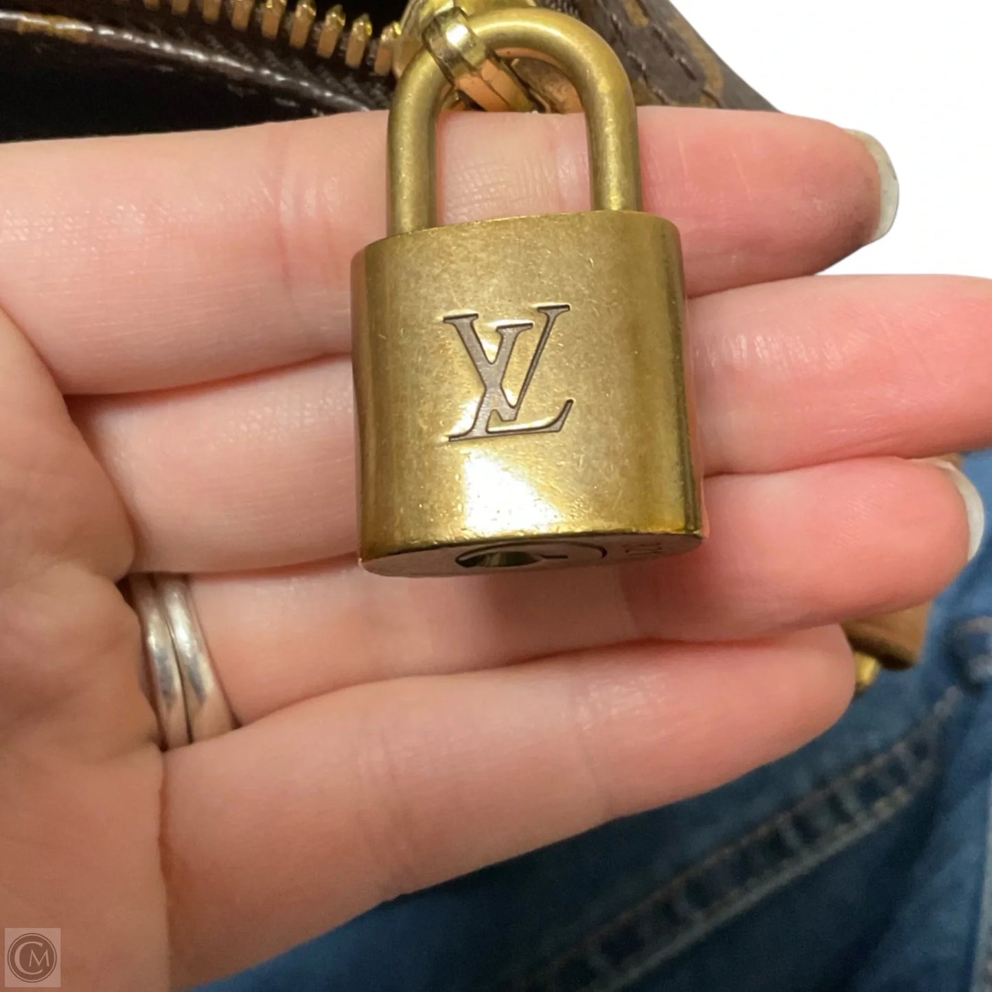 Handbag Luxury Designer By Louis Vuitton, Size: Medium
